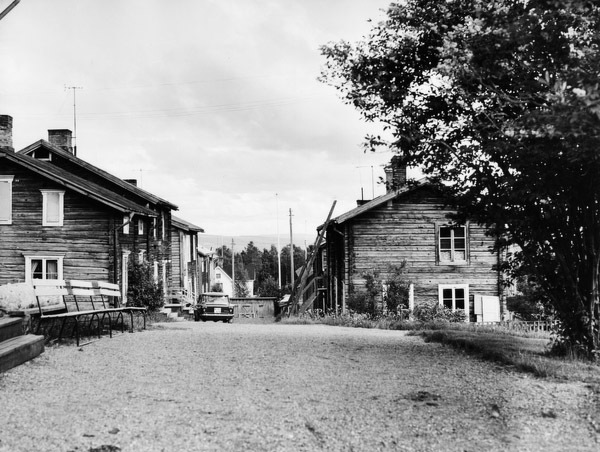 Bilden visar ett svartvitt foto på Kyrkstaden, årtal okänt.